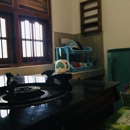 אונה ואטונה Ameesha Guesthouse מראה חיצוני תמונה