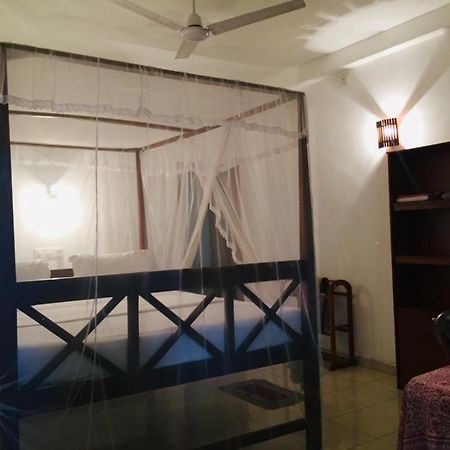 אונה ואטונה Ameesha Guesthouse מראה חיצוני תמונה