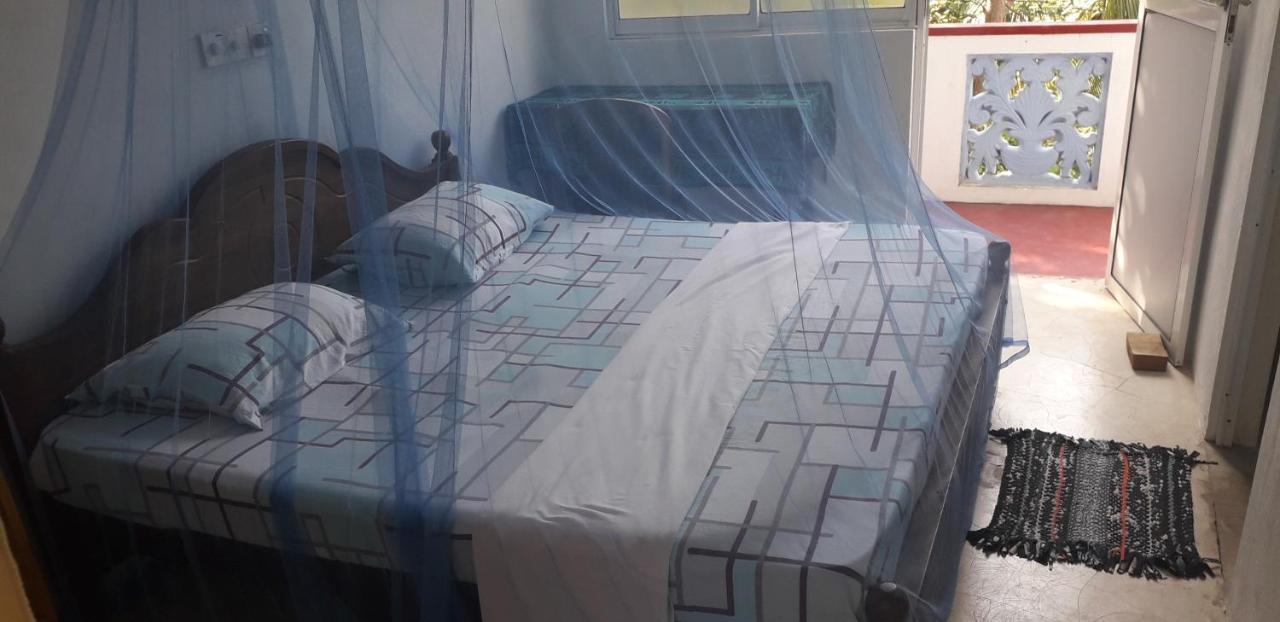 אונה ואטונה Ameesha Guesthouse מראה חיצוני תמונה