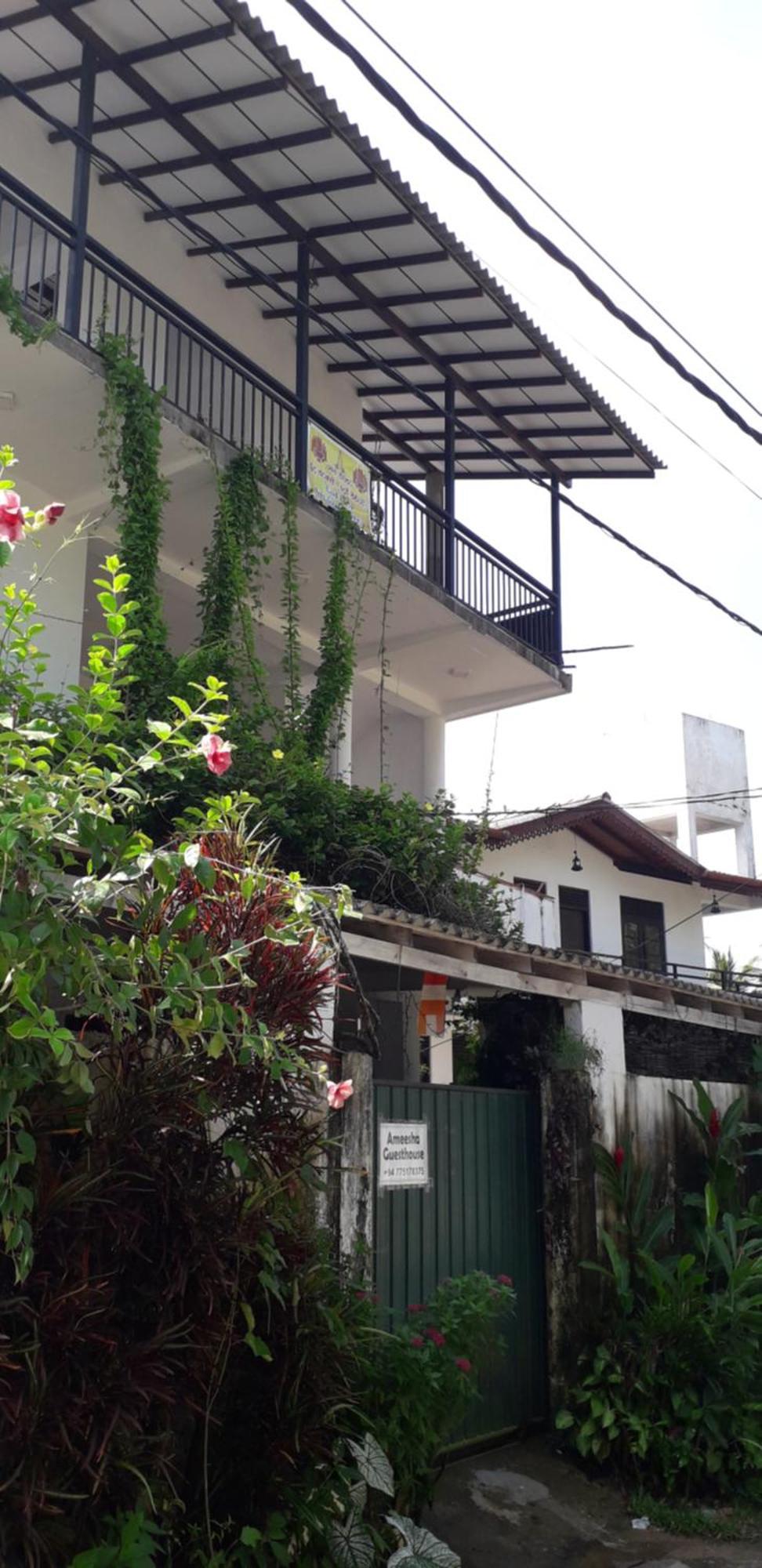 אונה ואטונה Ameesha Guesthouse מראה חיצוני תמונה