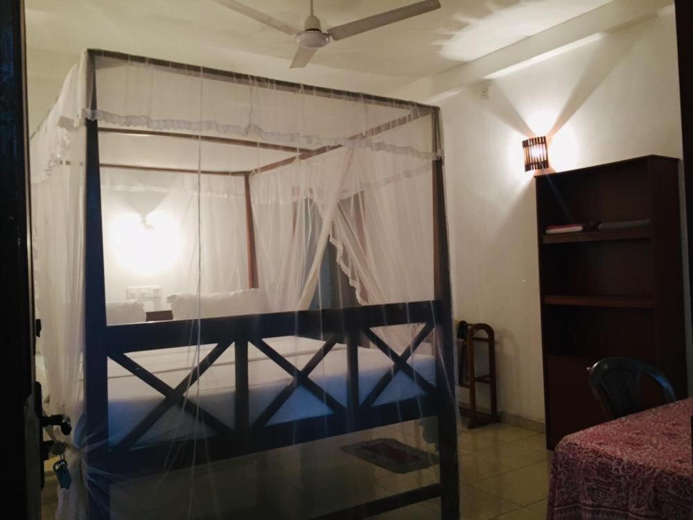 אונה ואטונה Ameesha Guesthouse מראה חיצוני תמונה