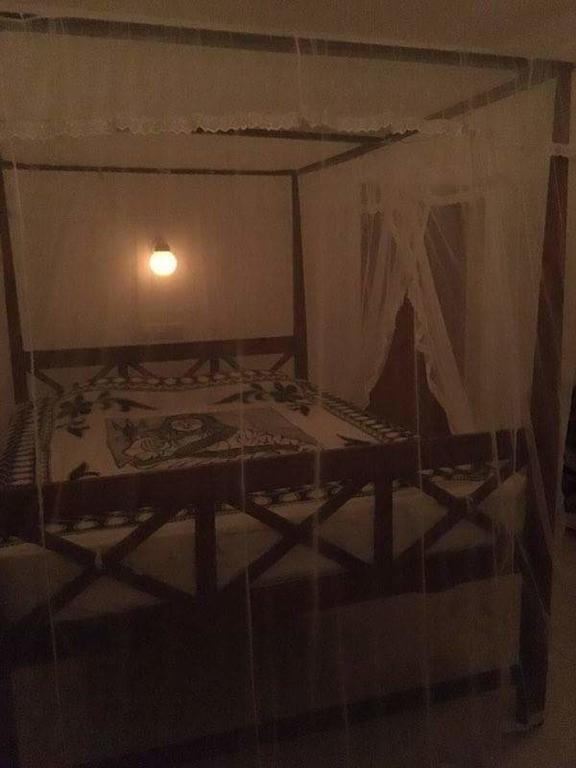 אונה ואטונה Ameesha Guesthouse מראה חיצוני תמונה