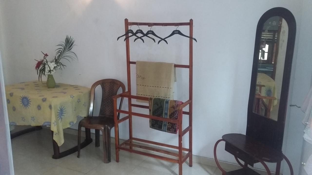 אונה ואטונה Ameesha Guesthouse מראה חיצוני תמונה