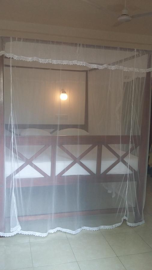 אונה ואטונה Ameesha Guesthouse מראה חיצוני תמונה