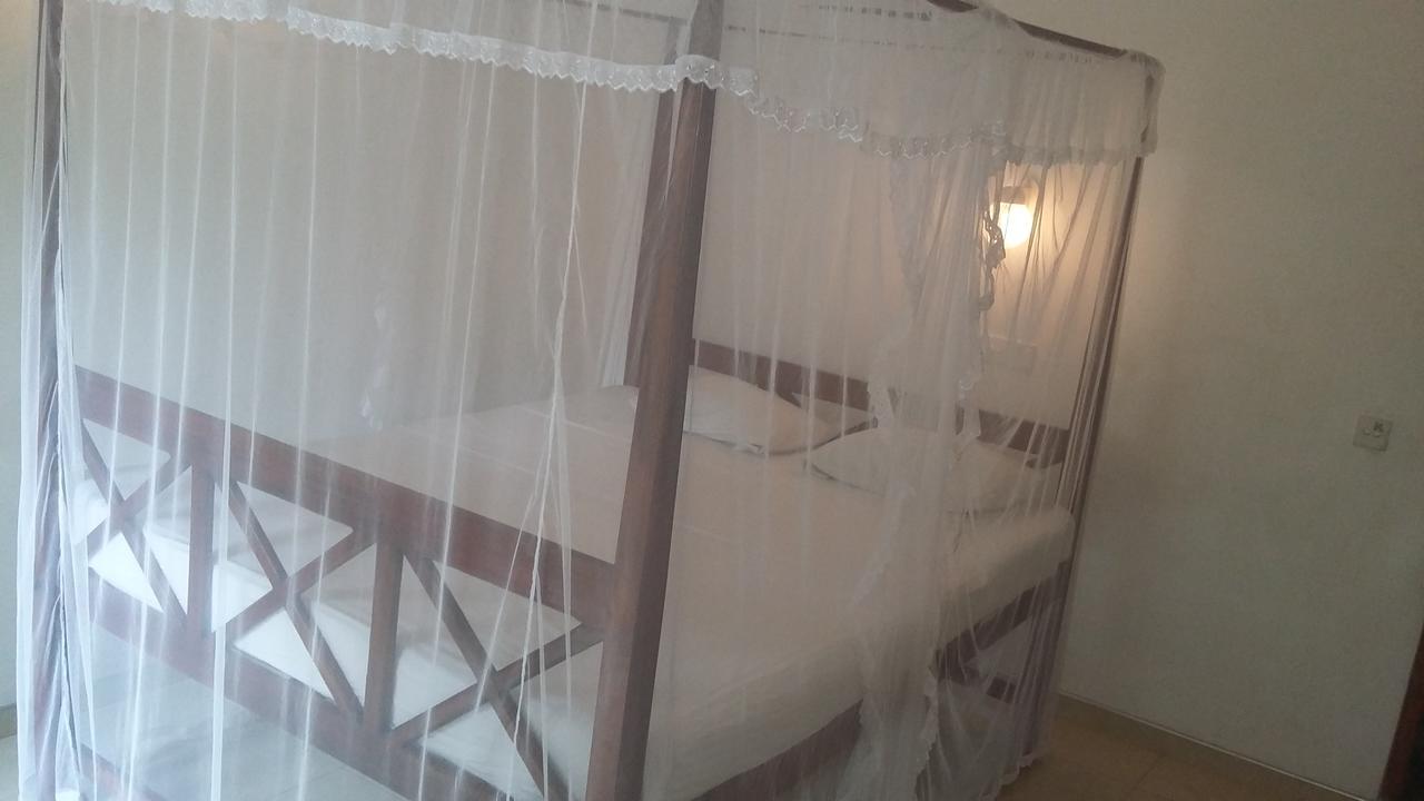אונה ואטונה Ameesha Guesthouse מראה חיצוני תמונה