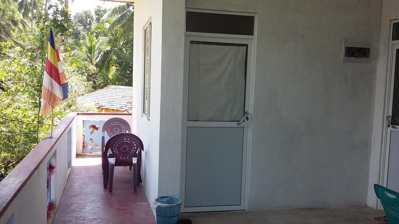 אונה ואטונה Ameesha Guesthouse מראה חיצוני תמונה