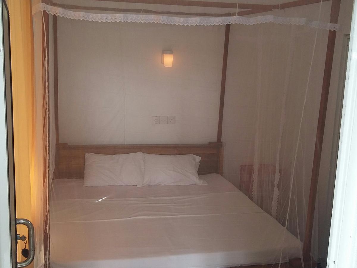 אונה ואטונה Ameesha Guesthouse מראה חיצוני תמונה