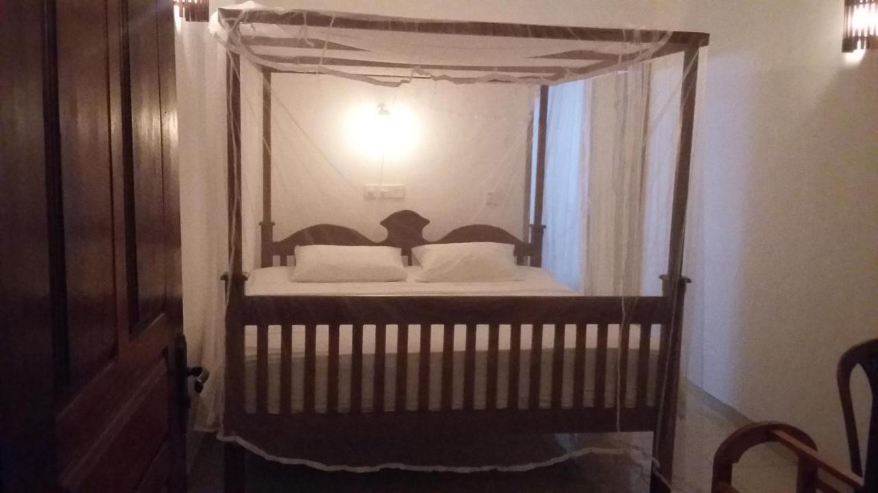 אונה ואטונה Ameesha Guesthouse מראה חיצוני תמונה