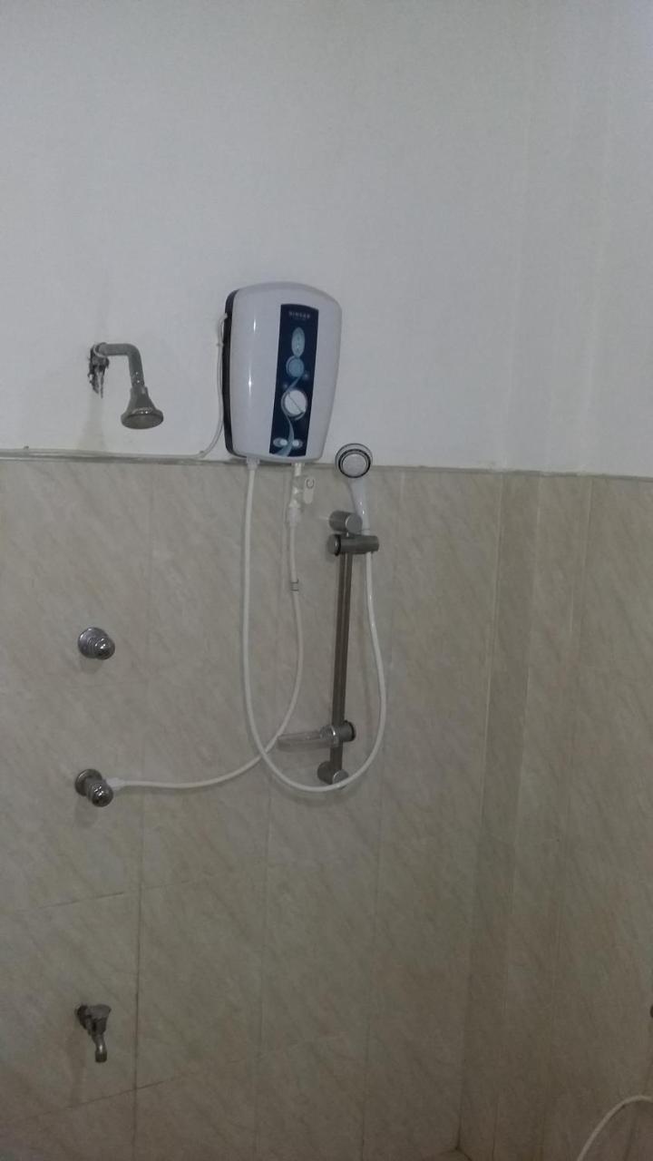 אונה ואטונה Ameesha Guesthouse מראה חיצוני תמונה